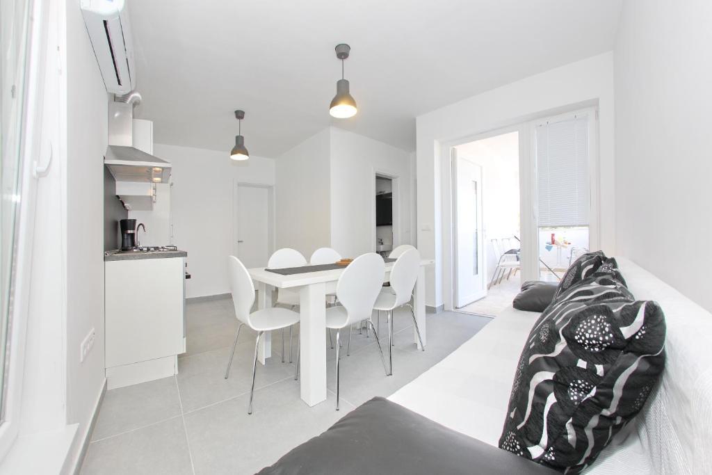 Apartments Vila Moli Бибинє Номер фото